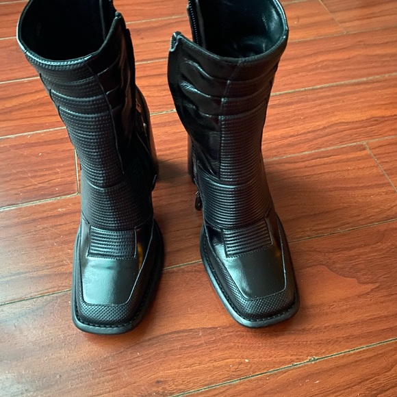 Louis Vuitton Black MoTo boots size 38 limited edition not available on LV - Picture 3 of 5